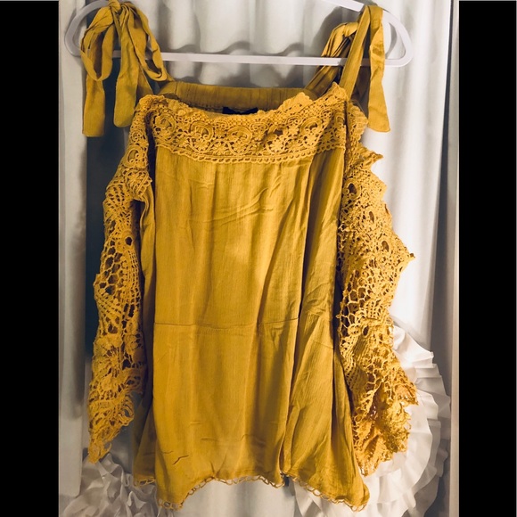 Forever 21 Tops - NWOT Yellow summer exposed shoulder top.